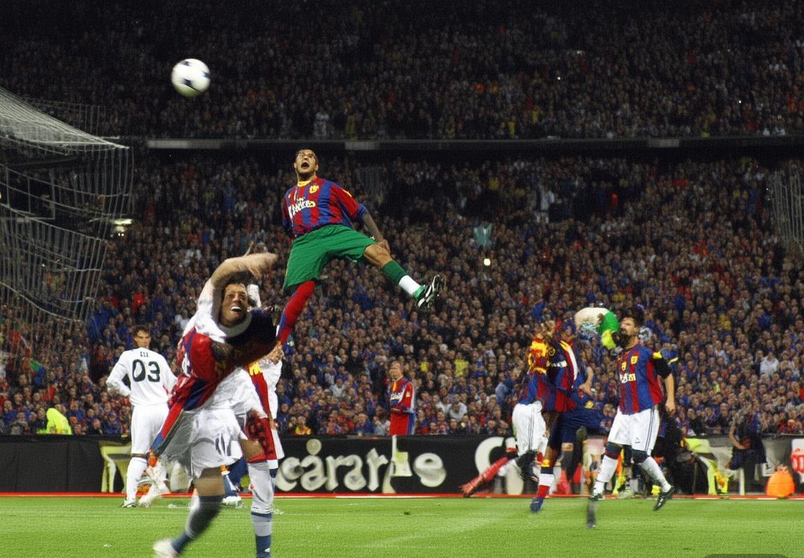 2004诺坎普巅峰对决：巴萨皇马经典战役回顾(图3)