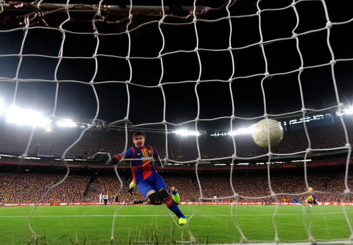 巴萨诺坎普一球险胜穆尔西亚(图3)